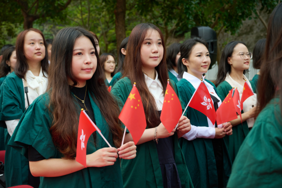 香港大學舉行升旗儀式慶祝中華人民共和國成立七十四周年